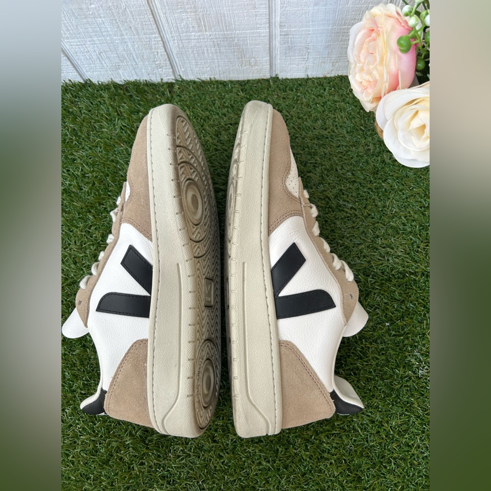 VEJA
'V-1O CHROMEFREE LEATHER' SNEAKERS
$199 O-EXTRA WHITE BLACK SAHARA men 7 👟 - Picture 14 of 16